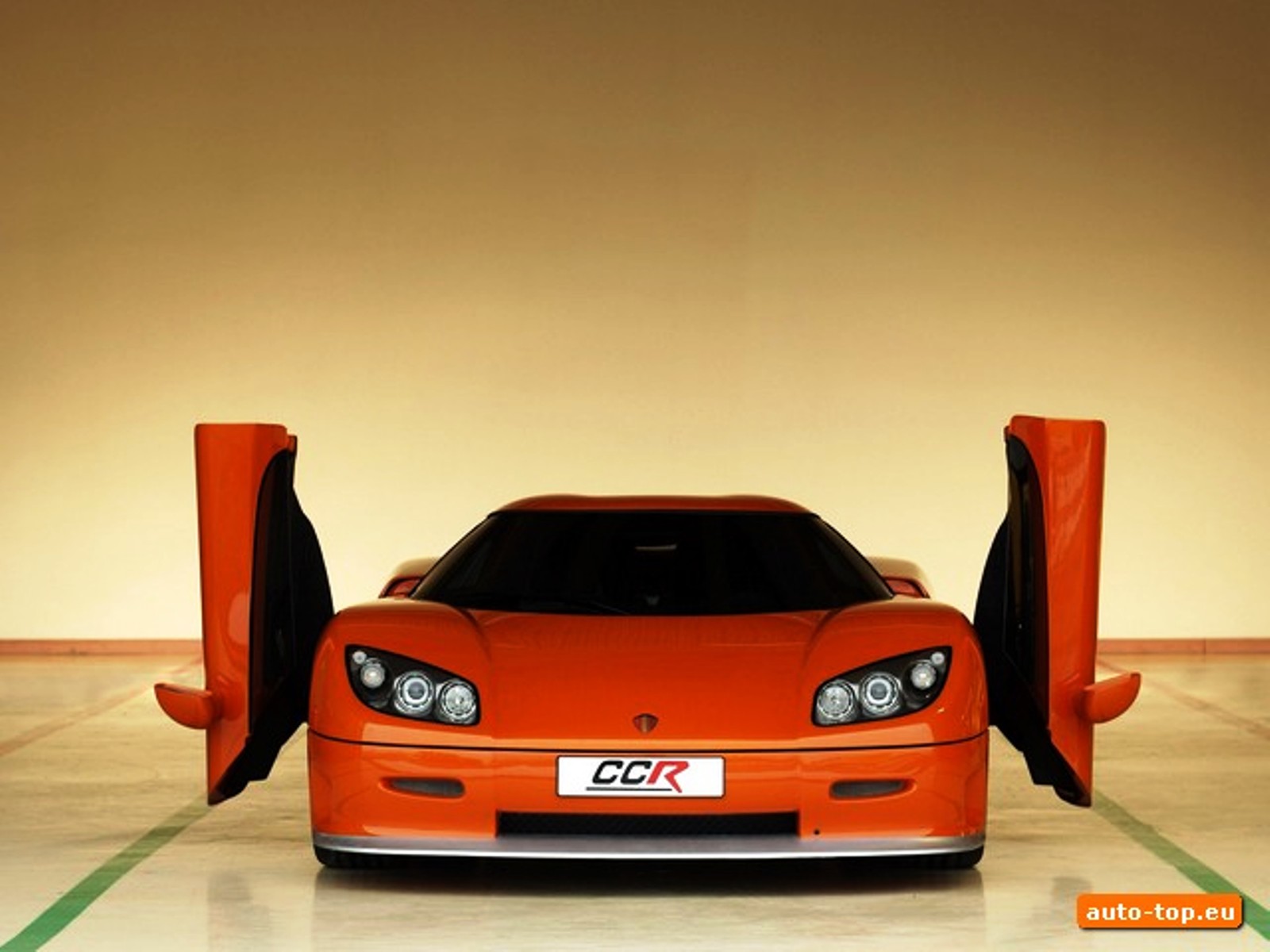 Koenigsegg-CCR_002.jpg